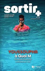 Magazine Sortir+ de la roche-sur-Yon avec dessus un enfant avec des brassards dans une piscine